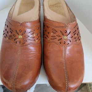 Dansko Womens Shyanne Leather Clogs